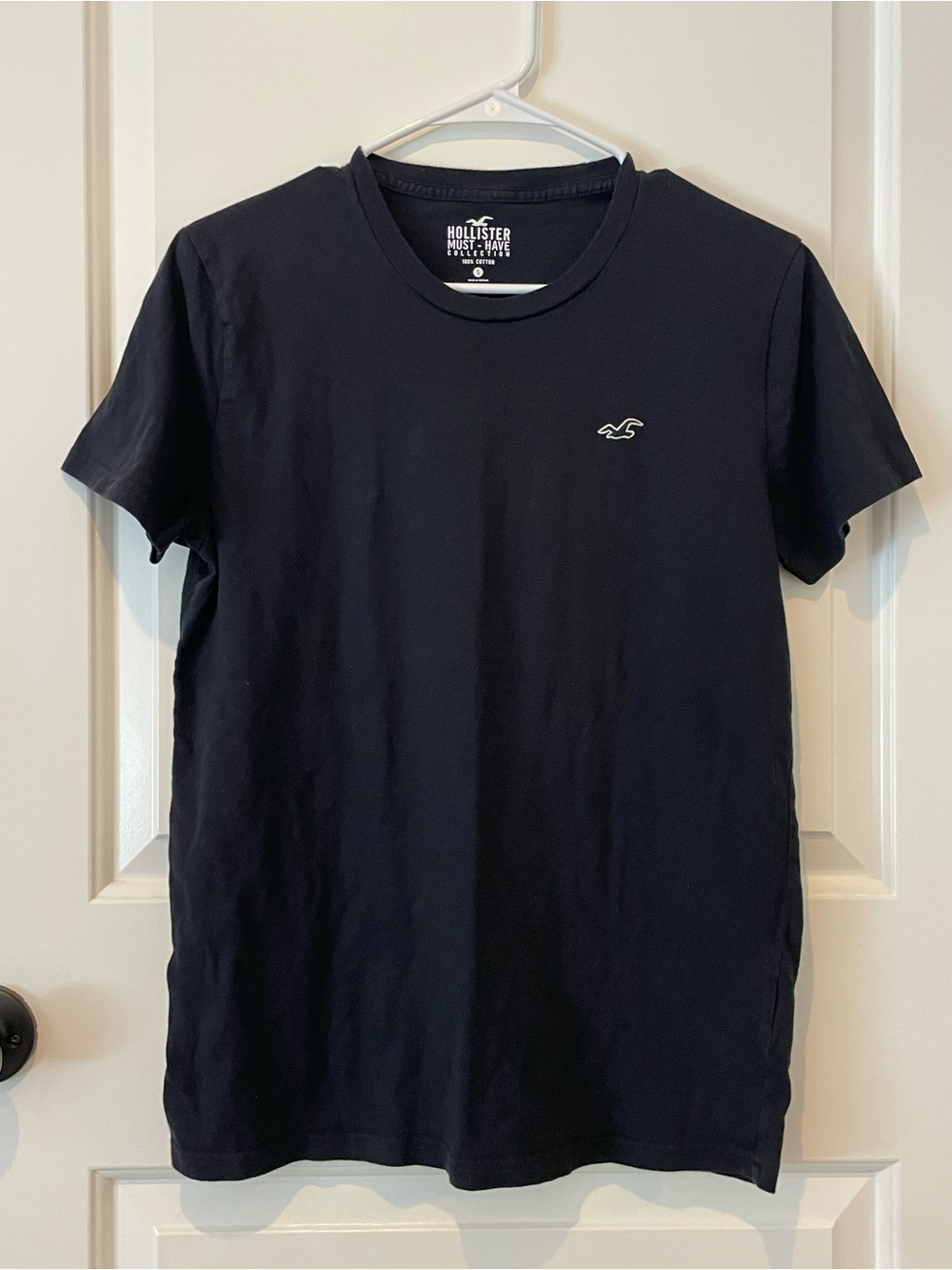 Hollister Men’s Black Crew Neck Logo Tee